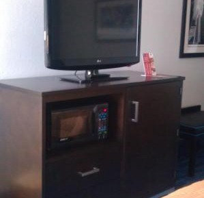 Standard King Room with Roll-In Shower - Mobility Access