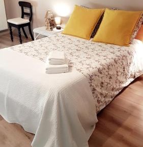 Standard Double Room with Shared Bathroom