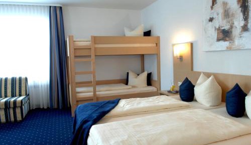 Five-Bed Room 