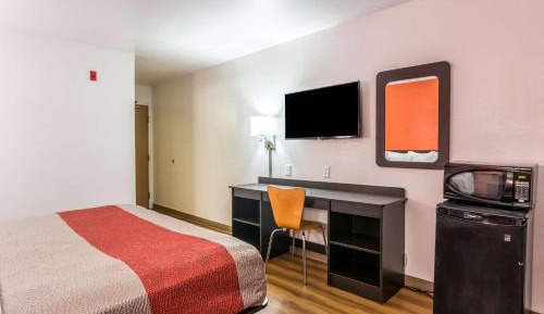 Queen Room - Disability Access - Non-Smoking