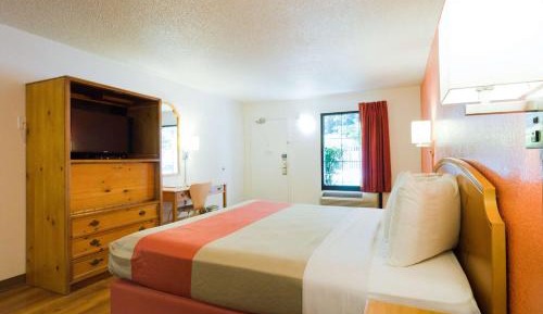 King Room - Disability Access - Non-Smoking