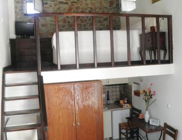 Deluxe Double Room (2 Adults + 1 Child)