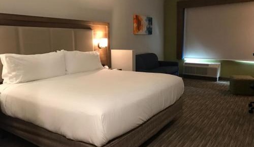 King Room - Hearing Accessible - Non-Smoking