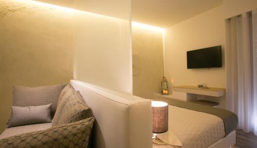 Superior Triple Room with Balcony and Beach Access