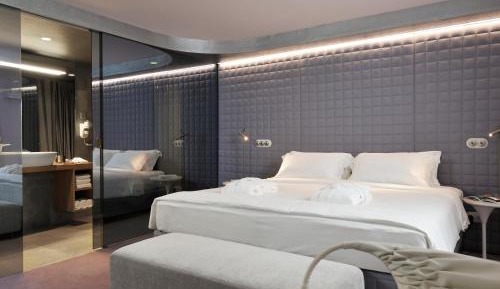 Deluxe Double Room with partial River View