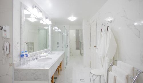 Suite with Spa Bath