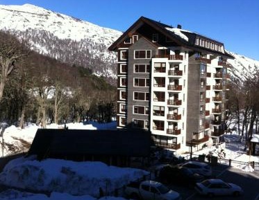 Apartment with Mountain View