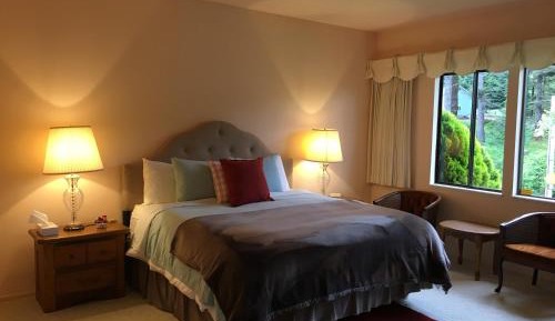 Deluxe Queen Room