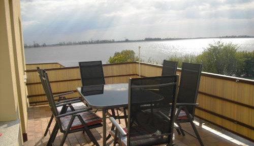 One-Bedroom Apartment with Balcony