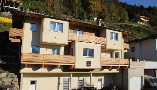 Apartment with Mountain View