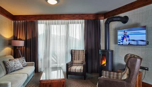 Deluxe Two-Bedroom Apartment