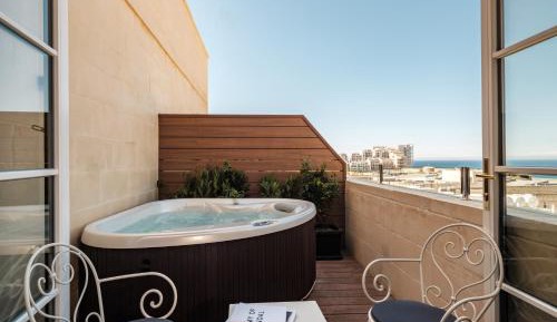 Suite with Hot Tub