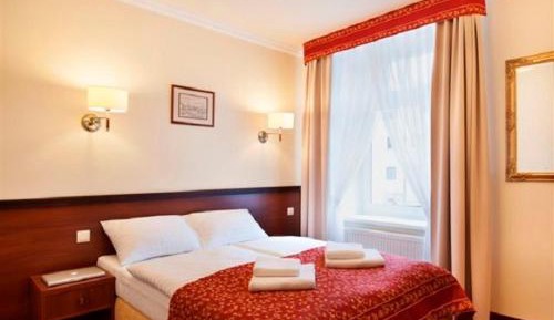 Single room with 3 physiotherapy treatments