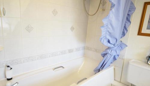 Twin Room with Private Bathroom