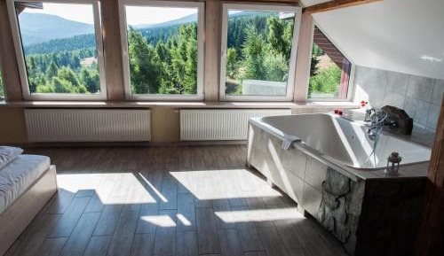 Studio Apartment with Mountain View