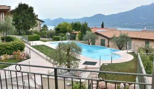 Apartment with Lake View