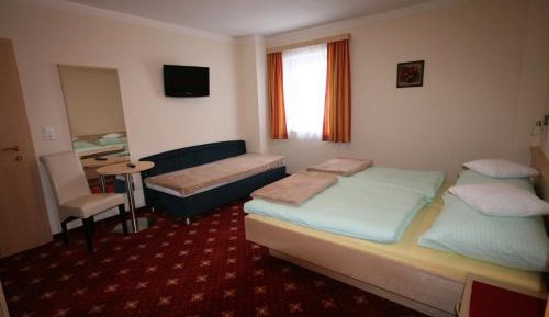 Family Room (2 Adults)