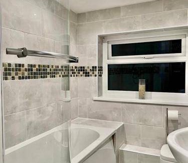 Abertillery House | Cozy 3-Bedroom House with Kitchen for 4 Guests