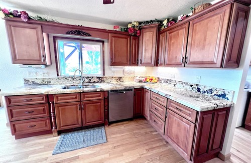 Salmon House | Scenic Mountain Retreat on Private Culdesac with 360 Views