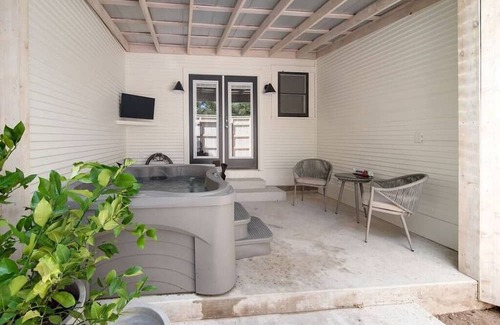 Fredericksburg Apartment | Hot Tub, King Bed, Walk to Main, Luxe Bath - No. 2