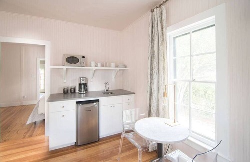 Fredericksburg Apartment | Hot Tub, King Bed, Walk to Main, Luxe Bath - No. 2