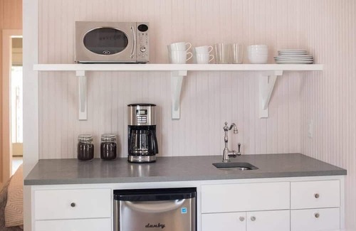 Fredericksburg Apartment | Hot Tub, King Bed, Walk to Main, Luxe Bath - No. 2