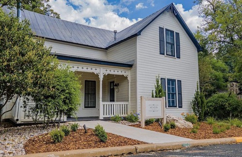 Fredericksburg Apartment | Hot Tub, King Bed, Walk to Main, Luxe Bath - No. 2