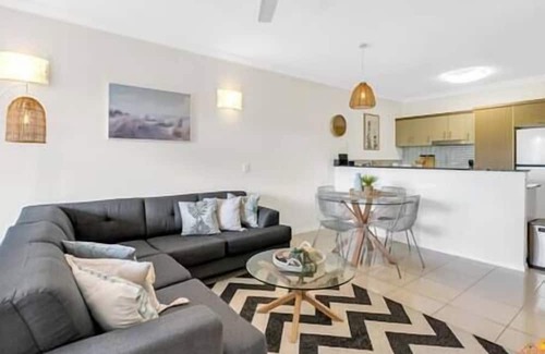 Bungalow Apartment | Inner city Cairns vacation unit