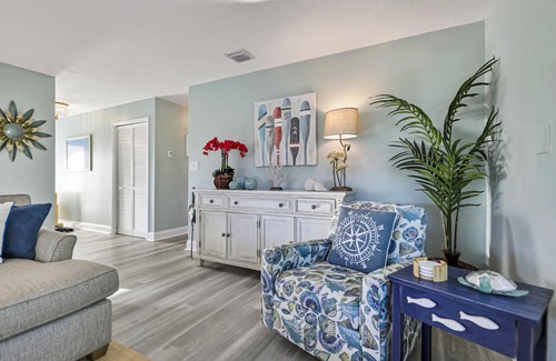 Little Torch Key House | Tropical Oasis! Private pool, outdoor bar, quick ride to Atlantic!