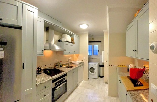 Algorfa House | Cozy Golf and Sea Retreat with Private Pool for Families