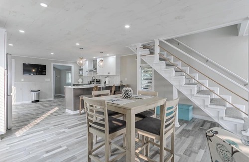 Wolcott House | Serene Bayfront Retreat with Pool and Ocean Views
