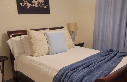Dickinson House | Cozy Cottage Near Kemah Boardwalk with Ocean Views