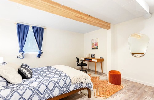 Richmond Apartment | Stylish Loftium 1 BR Suite with Kitchen in Richmond
