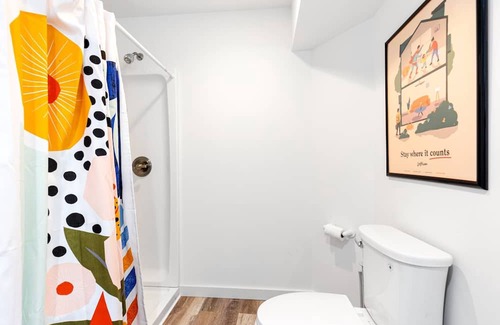 Richmond Apartment | Stylish Loftium 1 BR Suite with Kitchen in Richmond
