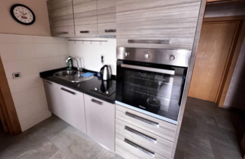 Haut Founty Apartment | Budget-Friendly Studio Steps from the Beach with Child Access