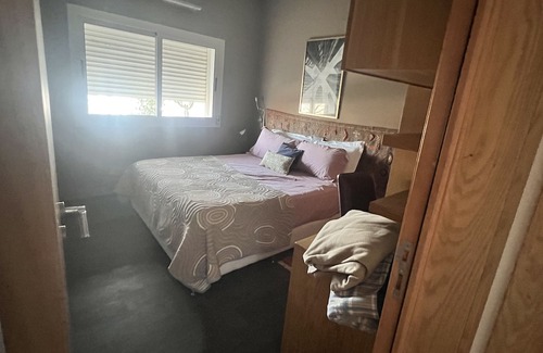 Haut Founty Apartment | Budget-Friendly Studio Steps from the Beach with Child Access
