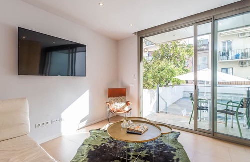 Sant Gervasi Apartment | Elegant My Space Barcelona Apart with Private Terrace