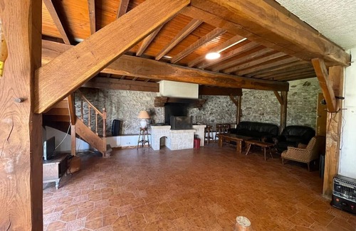 Louan-Villegruis-Fontaine House | Spacious House for 28 with Pool, Pet-Friendly Amenities