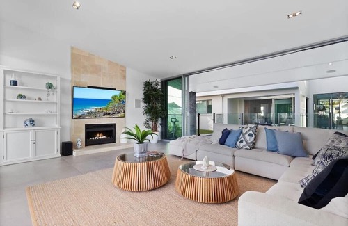 Pelican Waters Villa | Experience Waterfront Living at Pelican Waters Resort