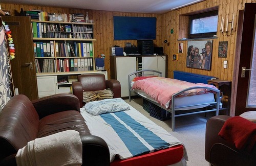 Erkelenz Cottage | Cozy Private Room in Country House with Pool & Spa