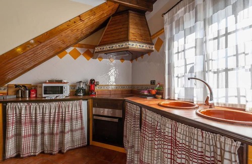 Montecorto House | Comfortable Stay at Casa de Teones Montecorto with Private Pool