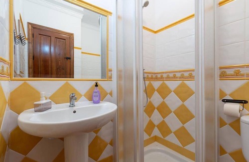 Montecorto House | Comfortable Stay at Casa de Teones Montecorto with Private Pool