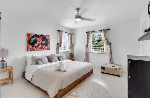 Seybold House | Villa Aqua Royal: 6BD with Heated Pool & Jacuzzi Escape