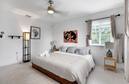 Seybold House | Villa Aqua Royal: 6BD with Heated Pool & Jacuzzi Escape