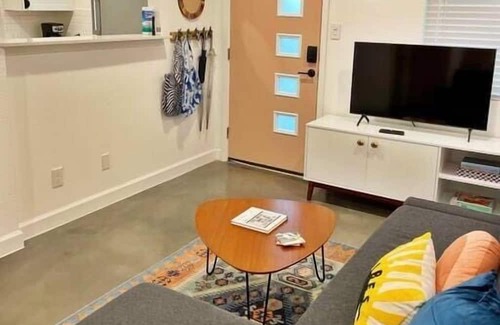 Clarksville Condo | Instagrammable Condo Steps from Austin’s Best Attractions