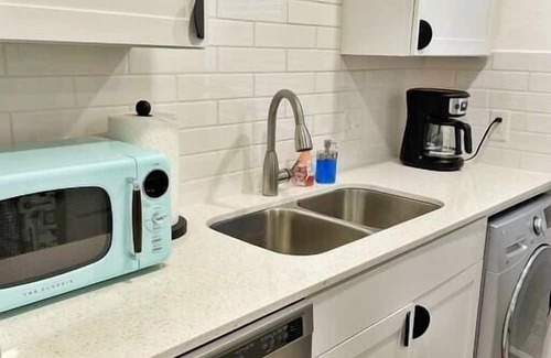 Clarksville Condo | Instagrammable Condo Steps from Austin’s Best Attractions