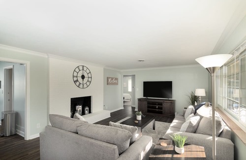 Kettering House | Inviting 3BR House Near Downtown Dayton - Pet-Friendly Stay!