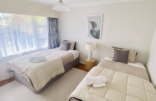 Invercargill House | Experience Rosedale Retreat with Spa & Private Garden Access