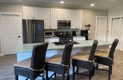 Spring City House | Relaxing Lake House Retreat with Family-Friendly Amenities