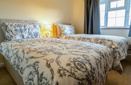 Alford Cottage | Experience Oak Cottage with Hot Tub & Parkside Charm